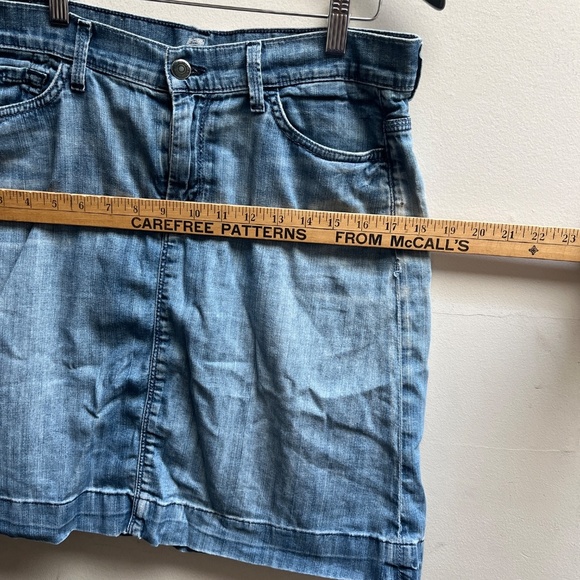 7 For All Mankind distressed Denim mini Skirt Sz 31 - Picture 9 of 12
